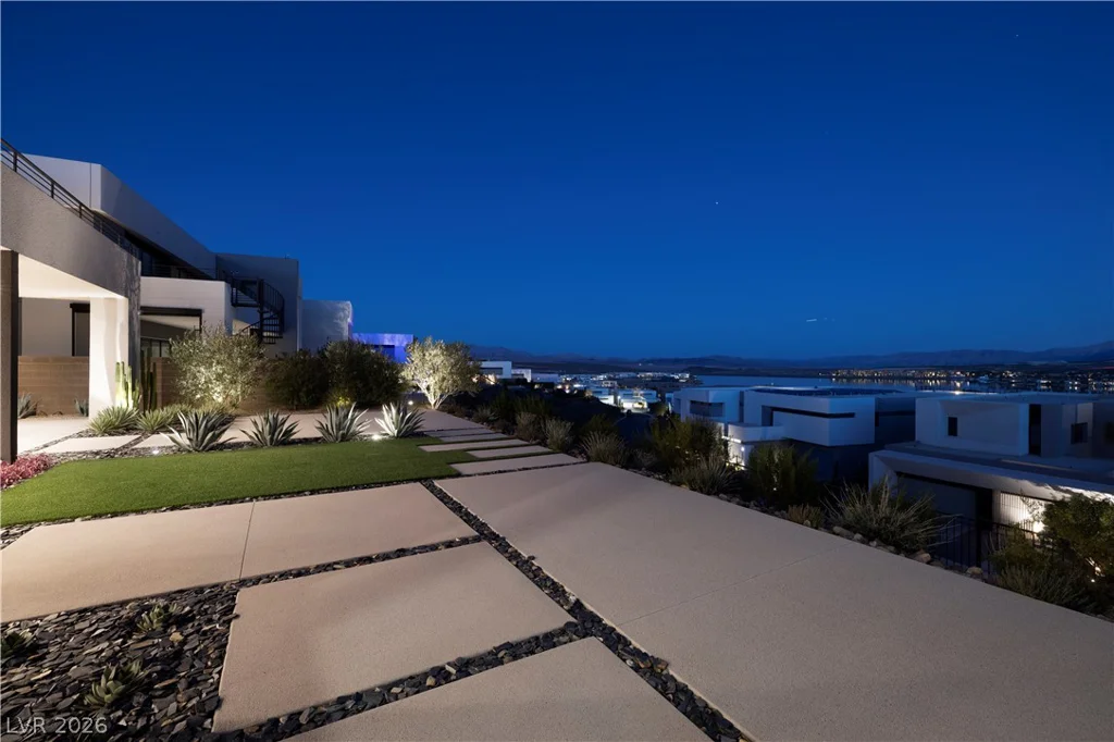 25 Falling Ridge, Henderson, NV 89011