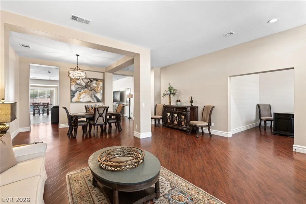 212 Cliff Valley, Las Vegas, NV 89148