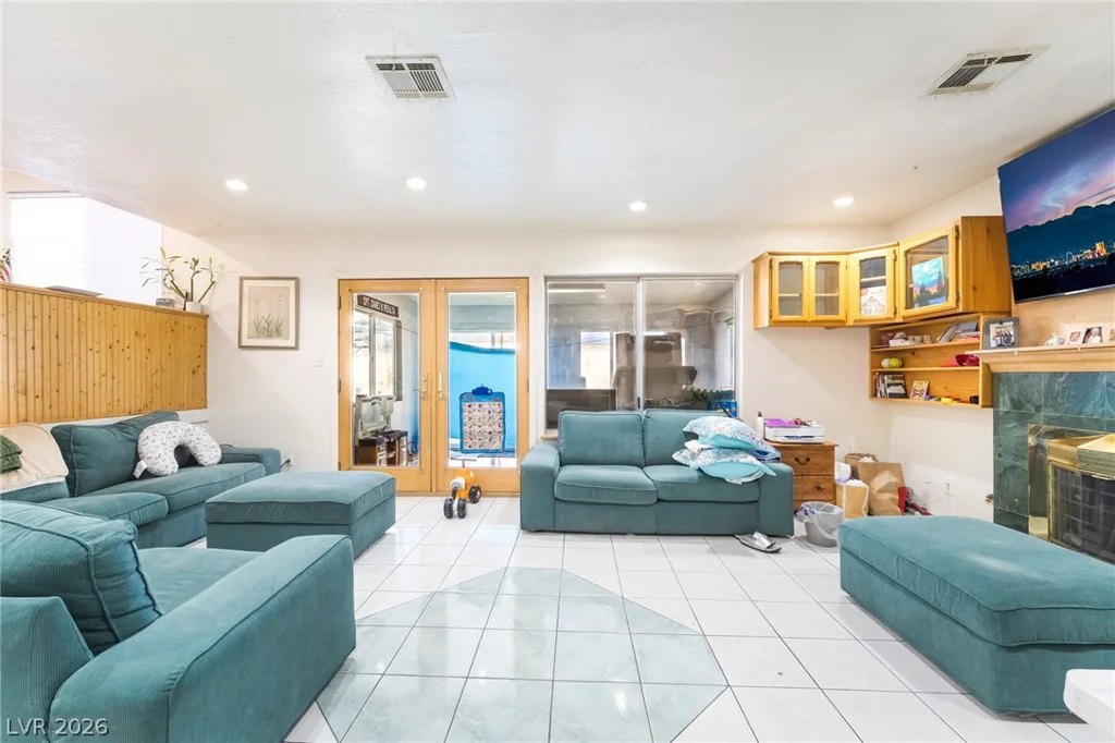 5201 Spencer, Las Vegas, NV 89119