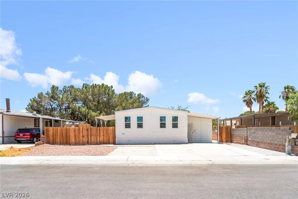 6437 Delphinium, Las Vegas, NV 89108