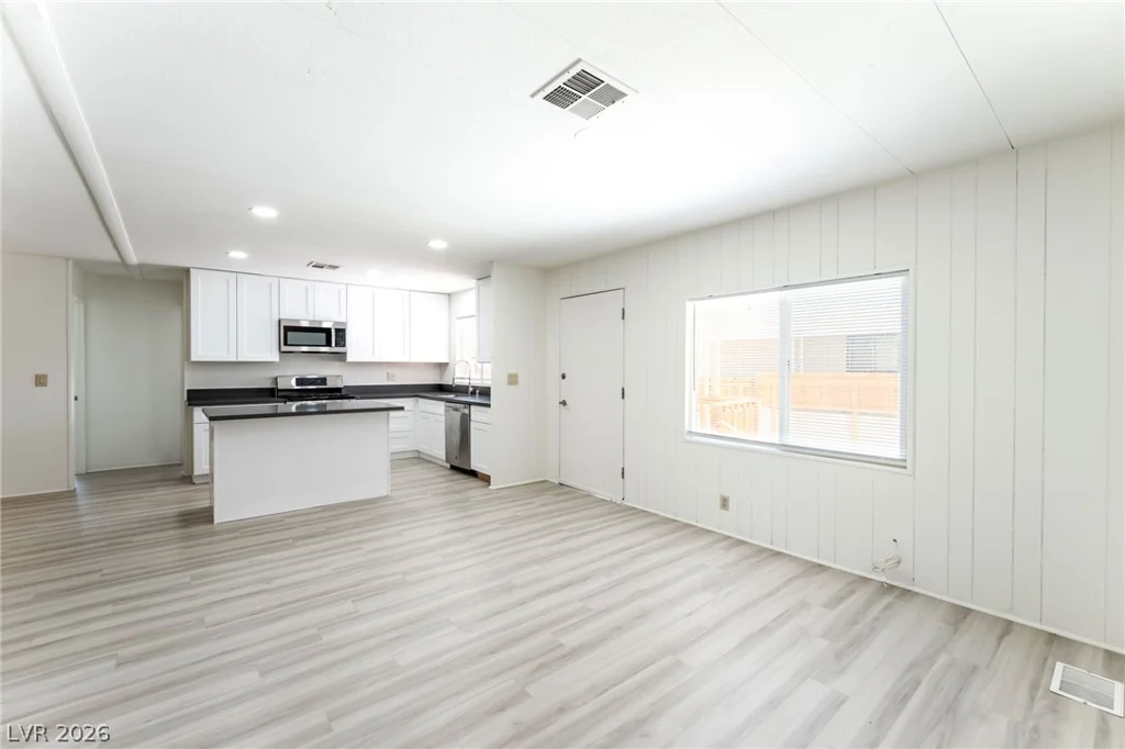 6437 Delphinium, Las Vegas, NV 89108