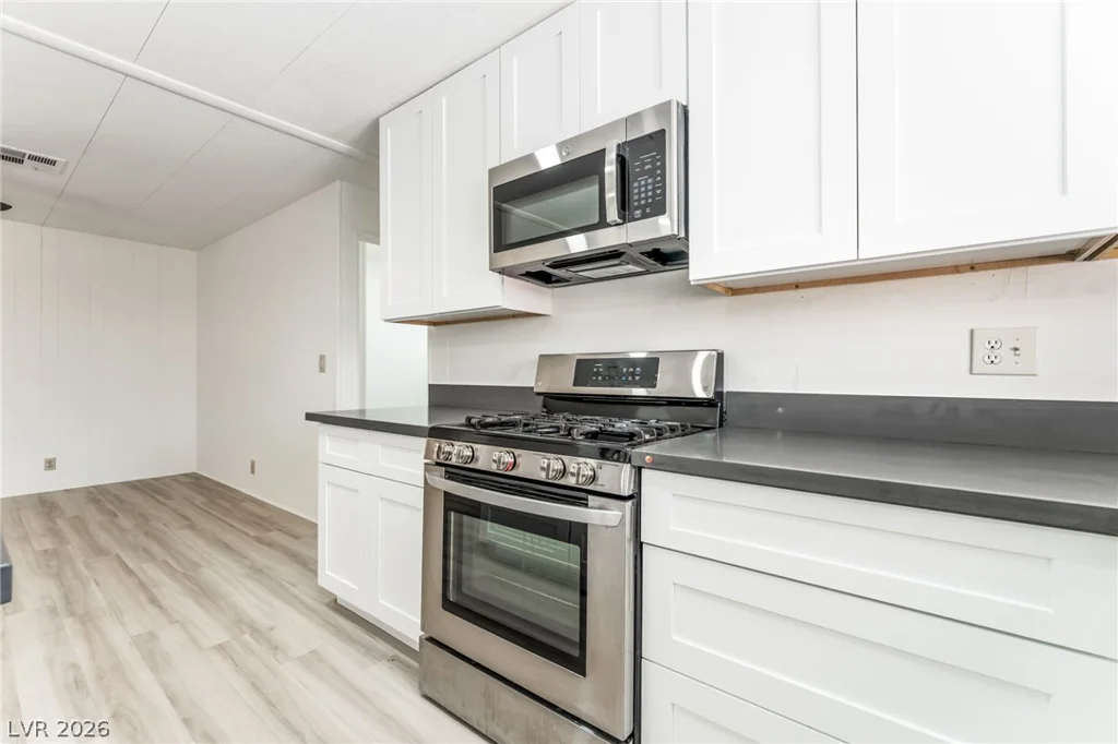 6437 Delphinium, Las Vegas, NV 89108