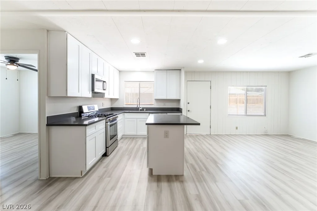 6437 Delphinium, Las Vegas, NV 89108