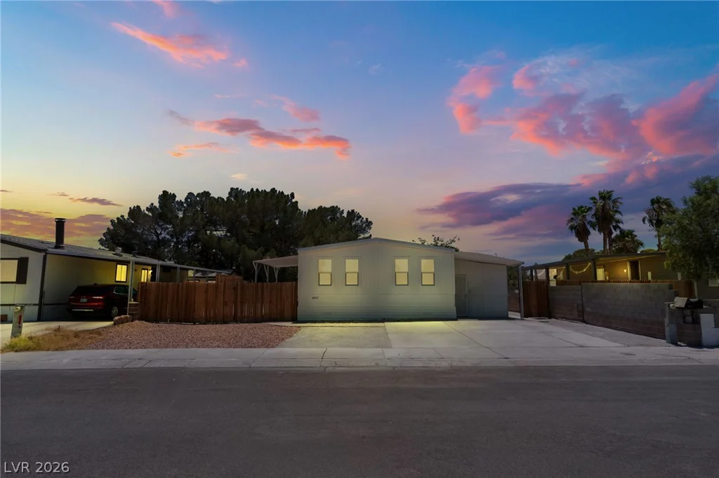 6437 Delphinium, Las Vegas, NV 89108