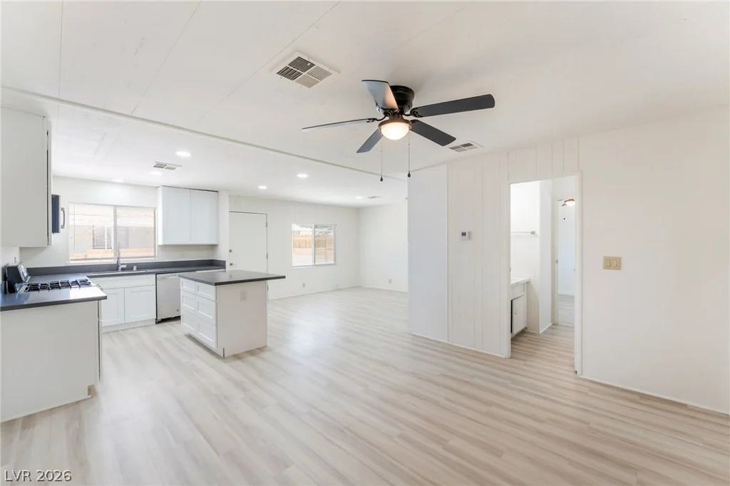 6437 Delphinium, Las Vegas, NV 89108