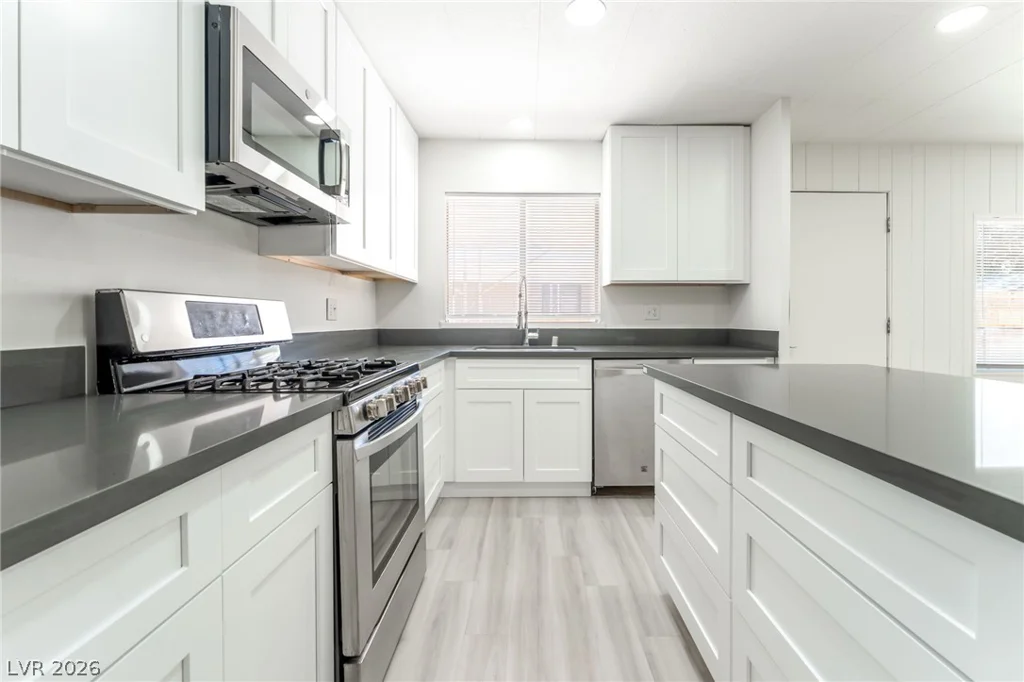 6437 Delphinium, Las Vegas, NV 89108