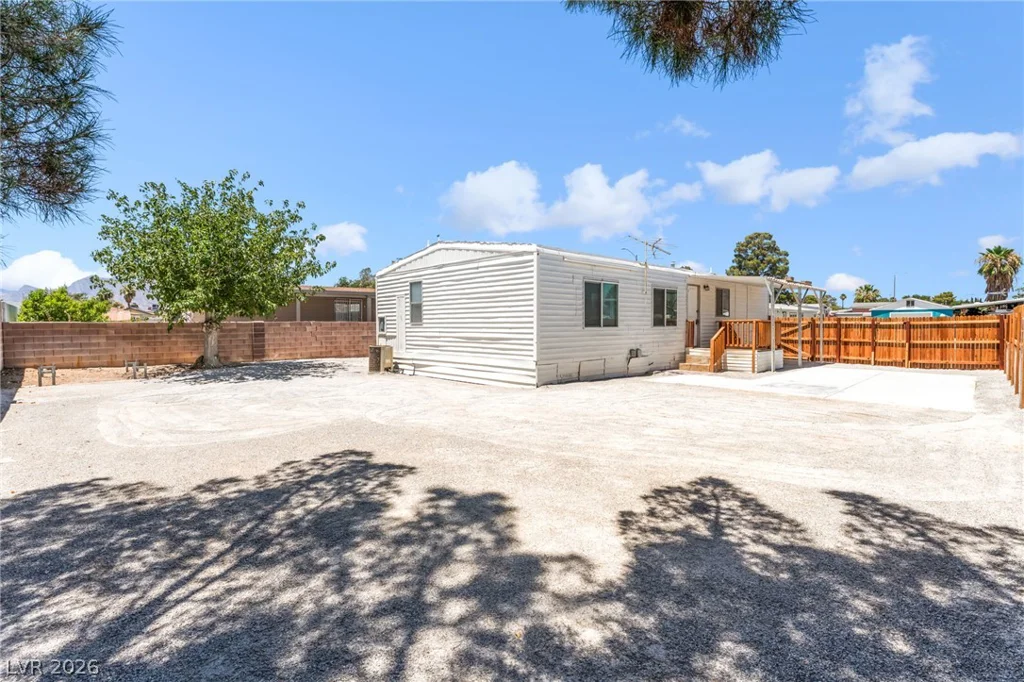 6437 Delphinium, Las Vegas, NV 89108