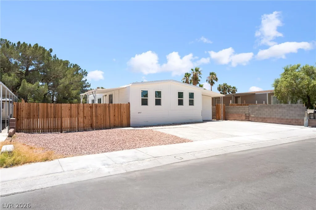 6437 Delphinium, Las Vegas, NV 89108