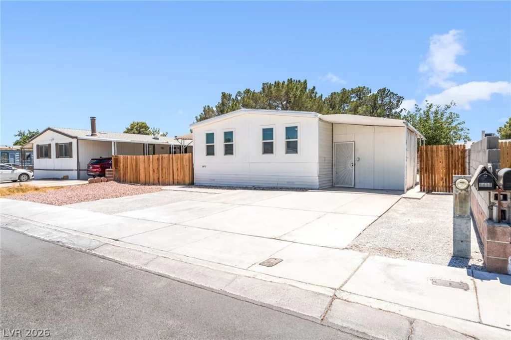 6437 Delphinium, Las Vegas, NV 89108