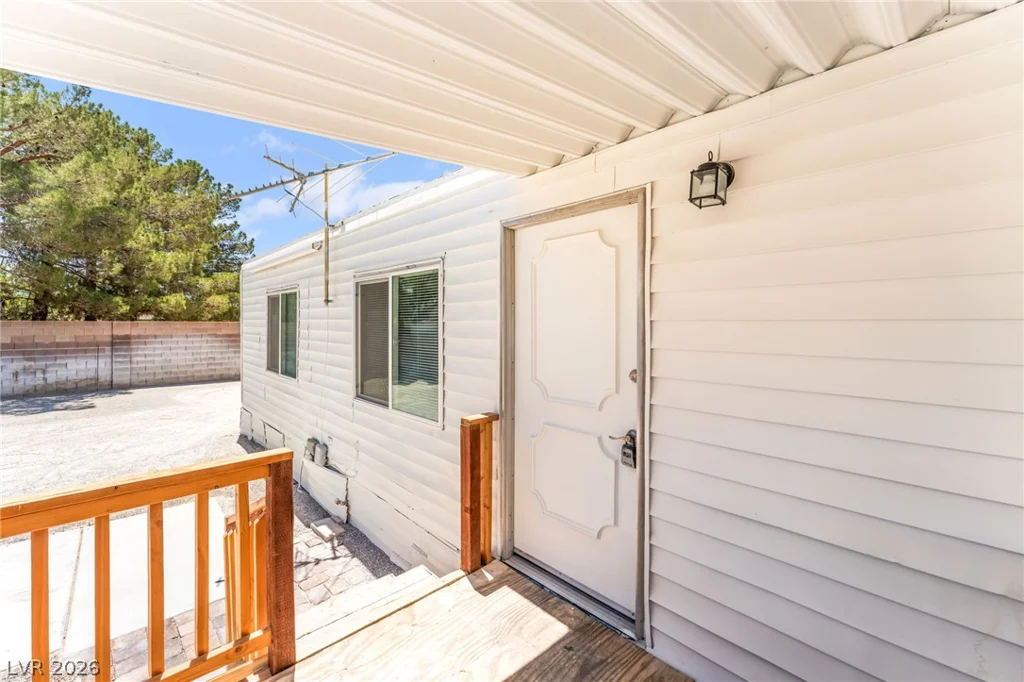 6437 Delphinium, Las Vegas, NV 89108