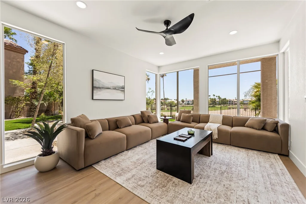 8921 Diamond Falls, Las Vegas, NV 89117
