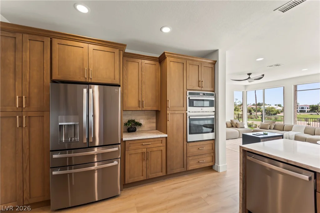 8921 Diamond Falls, Las Vegas, NV 89117