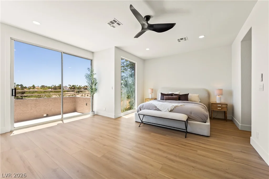 8921 Diamond Falls, Las Vegas, NV 89117