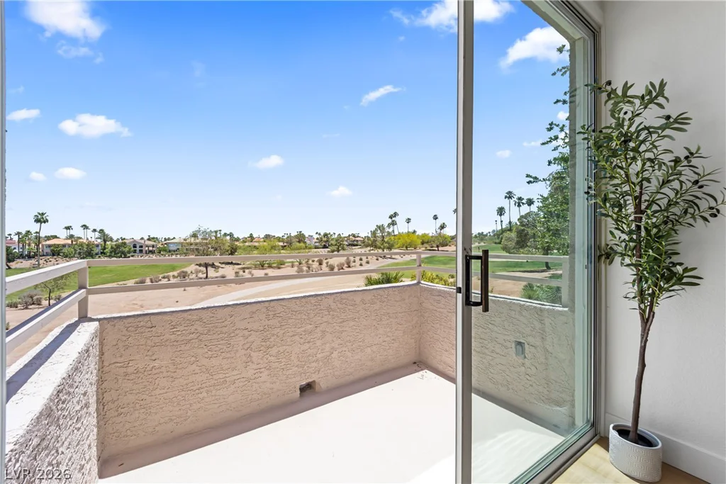 8921 Diamond Falls, Las Vegas, NV 89117
