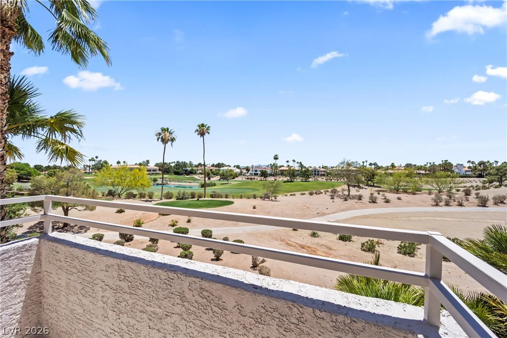 8921 Diamond Falls, Las Vegas, NV 89117