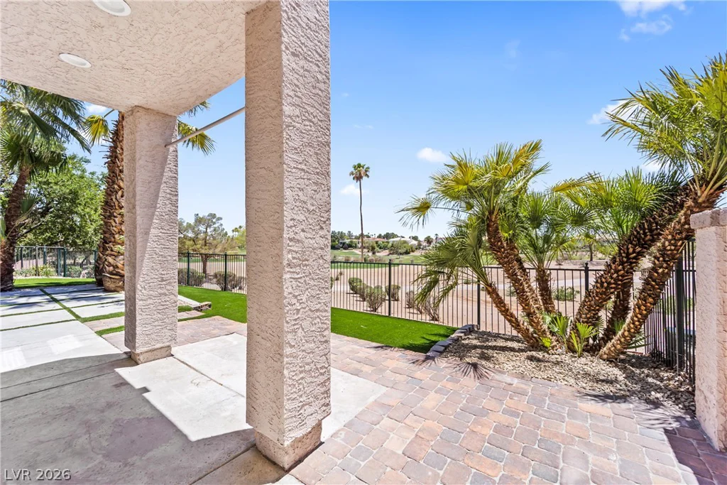 8921 Diamond Falls, Las Vegas, NV 89117