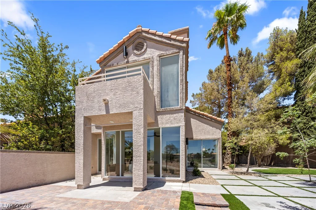 8921 Diamond Falls, Las Vegas, NV 89117
