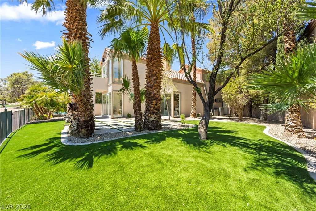 8921 Diamond Falls, Las Vegas, NV 89117