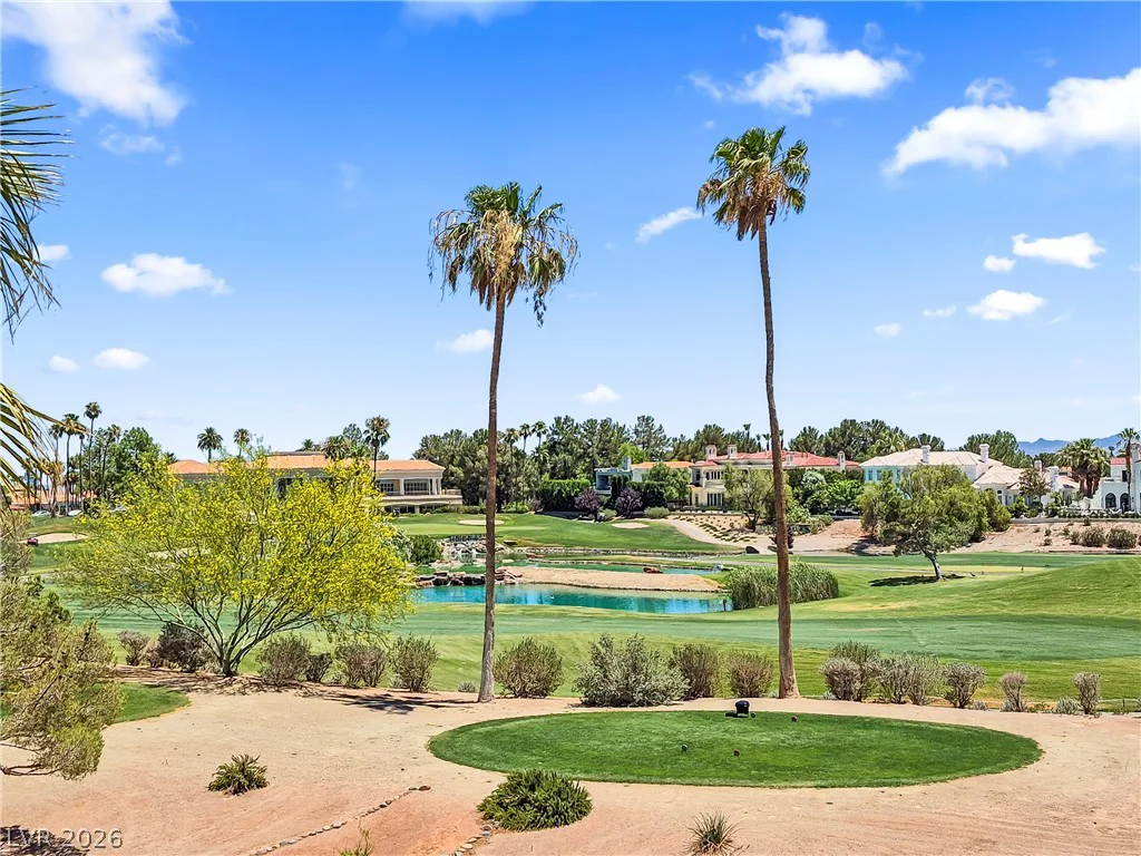 8921 Diamond Falls, Las Vegas, NV 89117