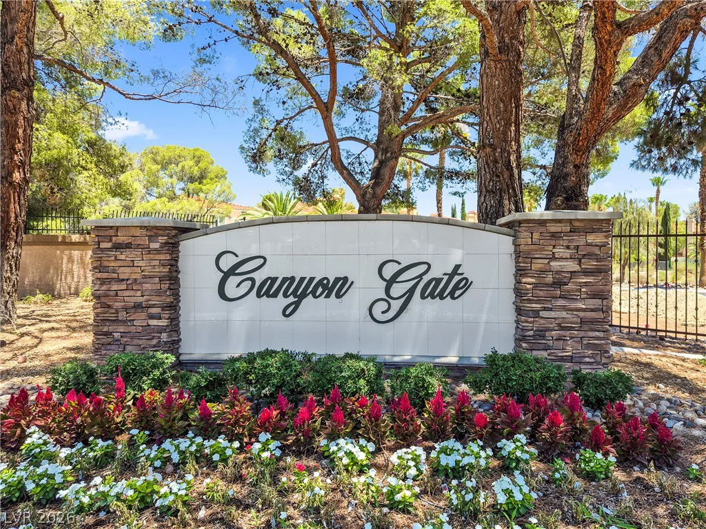 8921 Diamond Falls, Las Vegas, NV 89117