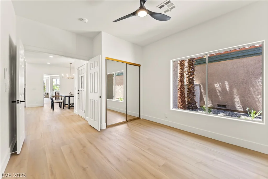 8921 Diamond Falls, Las Vegas, NV 89117