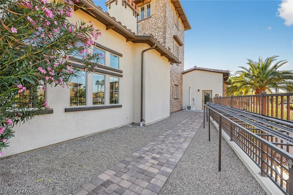 8480 Via De Bellasidra, Las Vegas, NV 89123