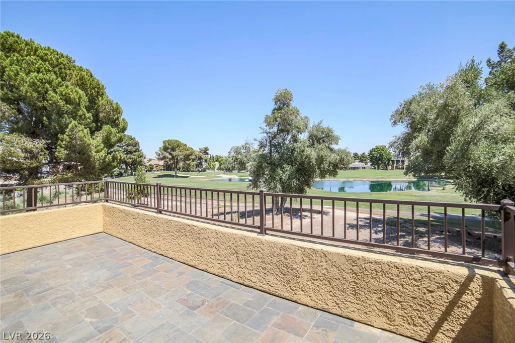 2863 Queens Courtyard, Las Vegas, NV 89109