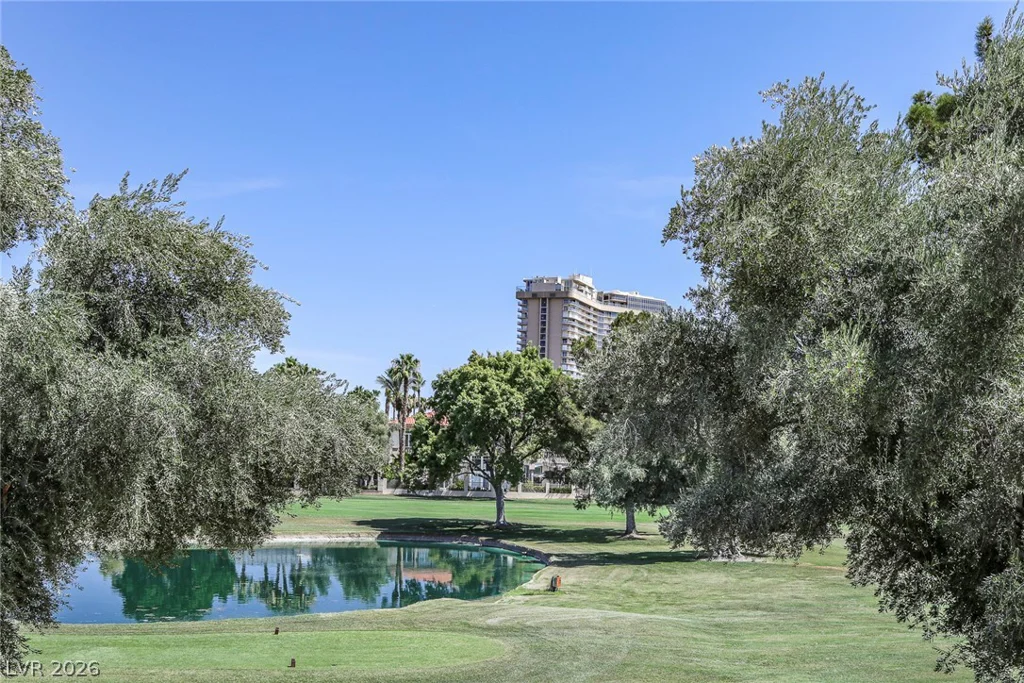 2863 Queens Courtyard, Las Vegas, NV 89109