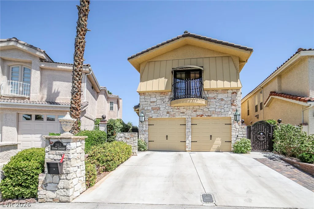 2863 Queens Courtyard, Las Vegas, NV 89109