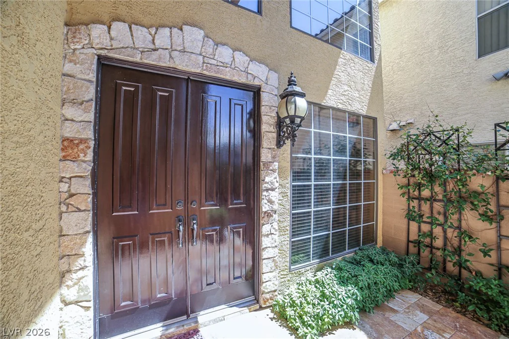 2863 Queens Courtyard, Las Vegas, NV 89109