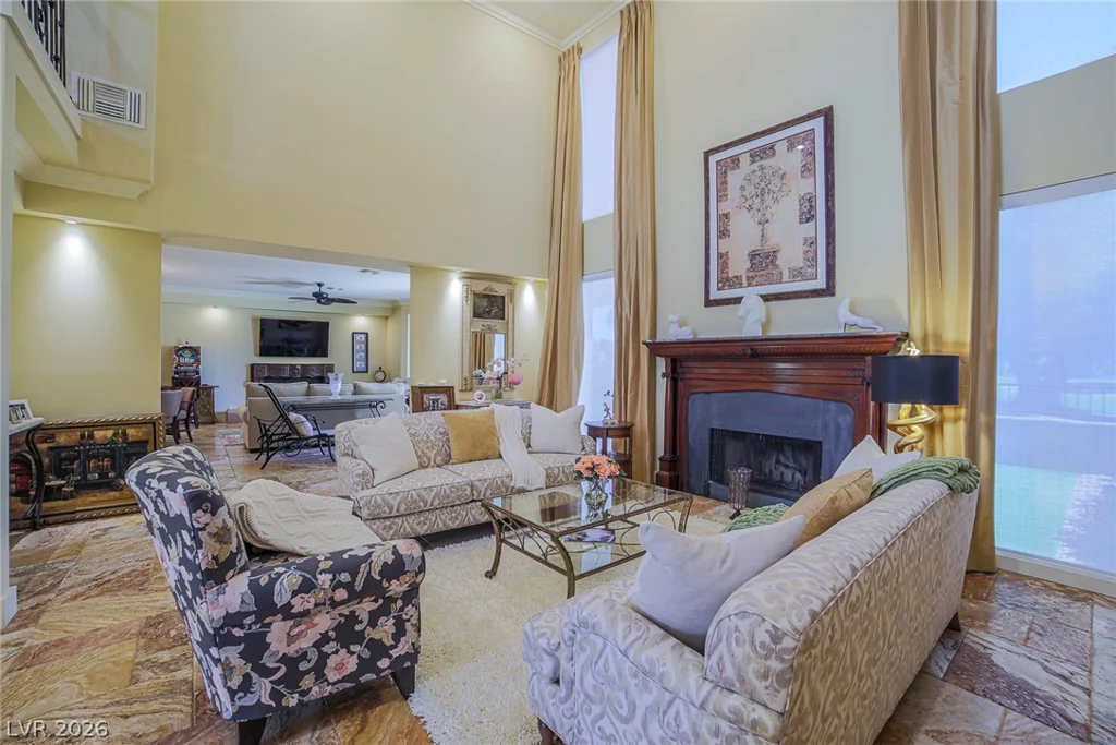 2863 Queens Courtyard, Las Vegas, NV 89109