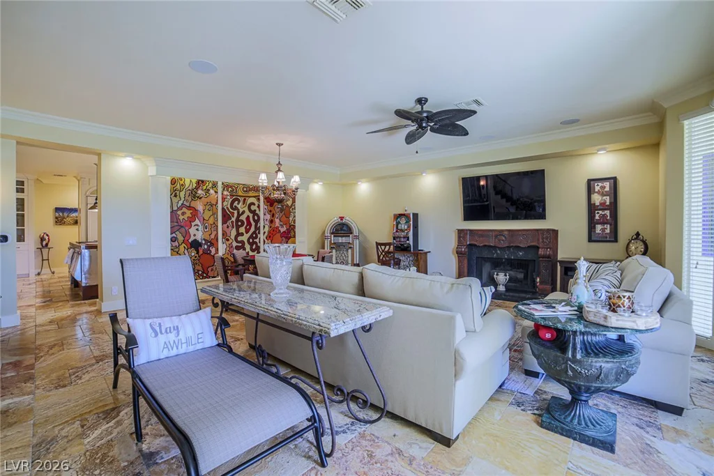 2863 Queens Courtyard, Las Vegas, NV 89109