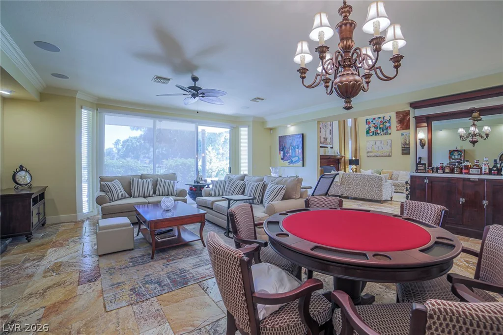 2863 Queens Courtyard, Las Vegas, NV 89109