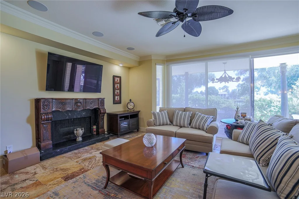2863 Queens Courtyard, Las Vegas, NV 89109