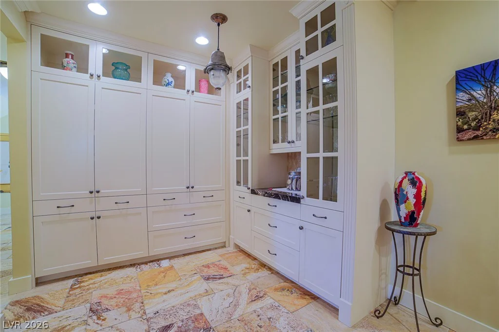 2863 Queens Courtyard, Las Vegas, NV 89109