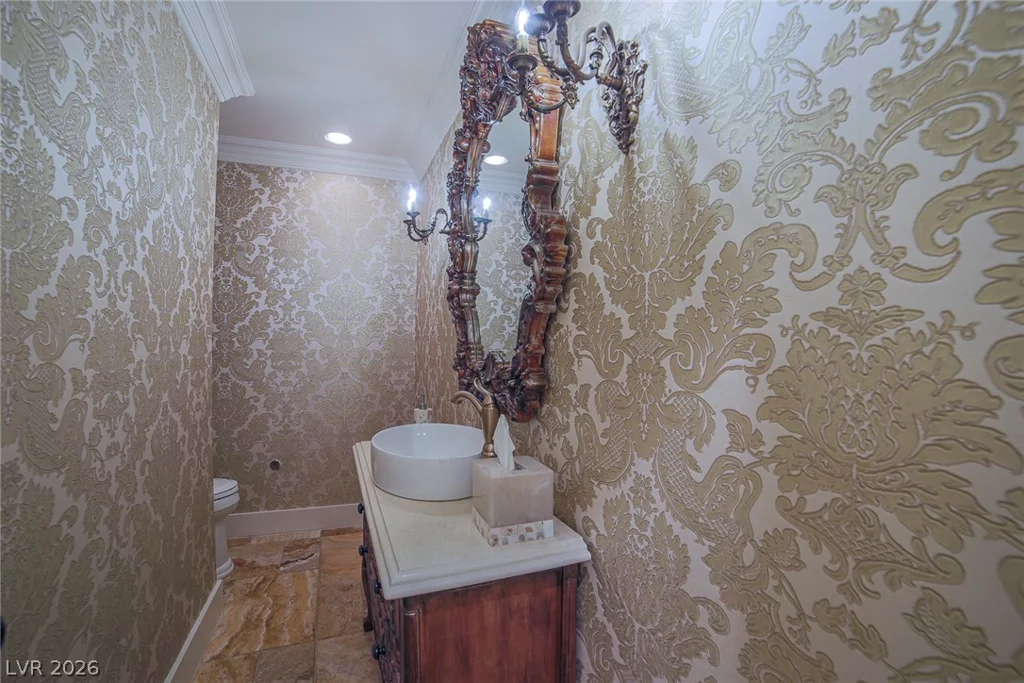 2863 Queens Courtyard, Las Vegas, NV 89109