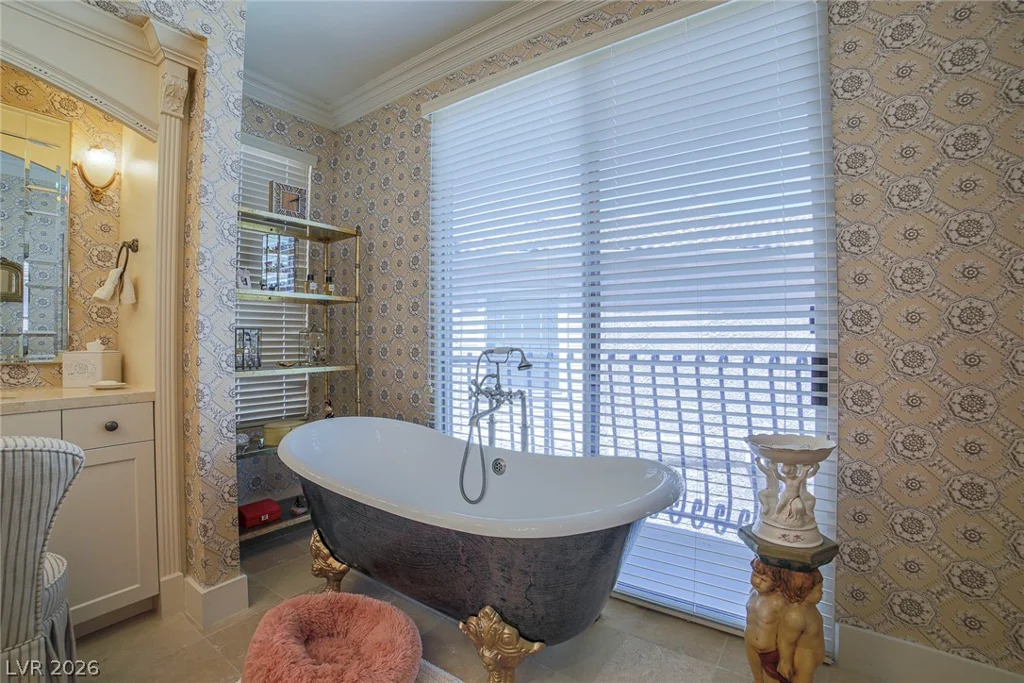 2863 Queens Courtyard, Las Vegas, NV 89109