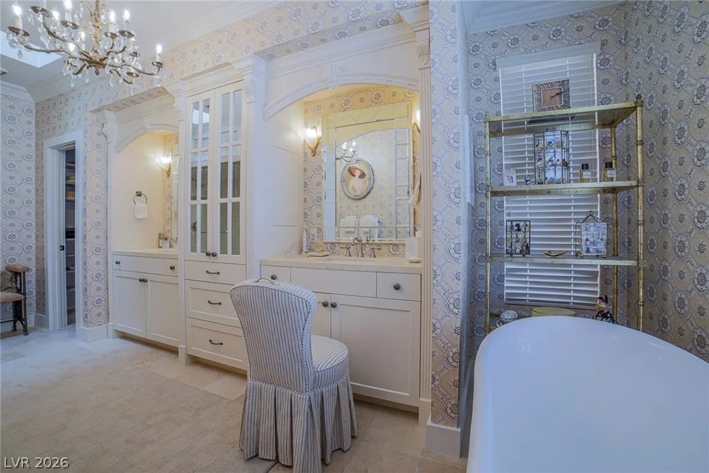 2863 Queens Courtyard, Las Vegas, NV 89109