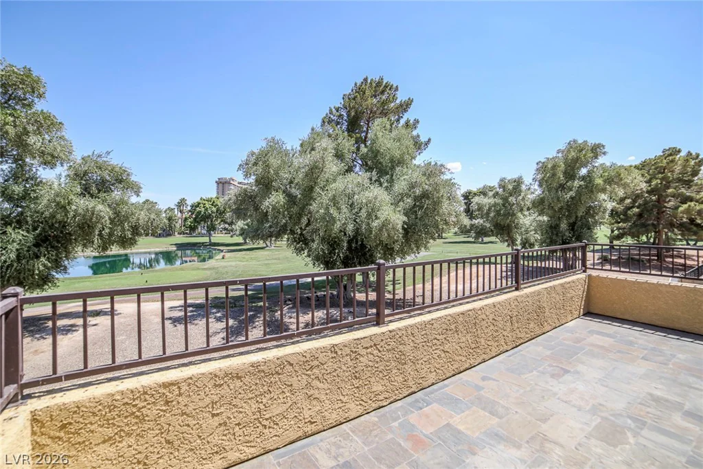 2863 Queens Courtyard, Las Vegas, NV 89109