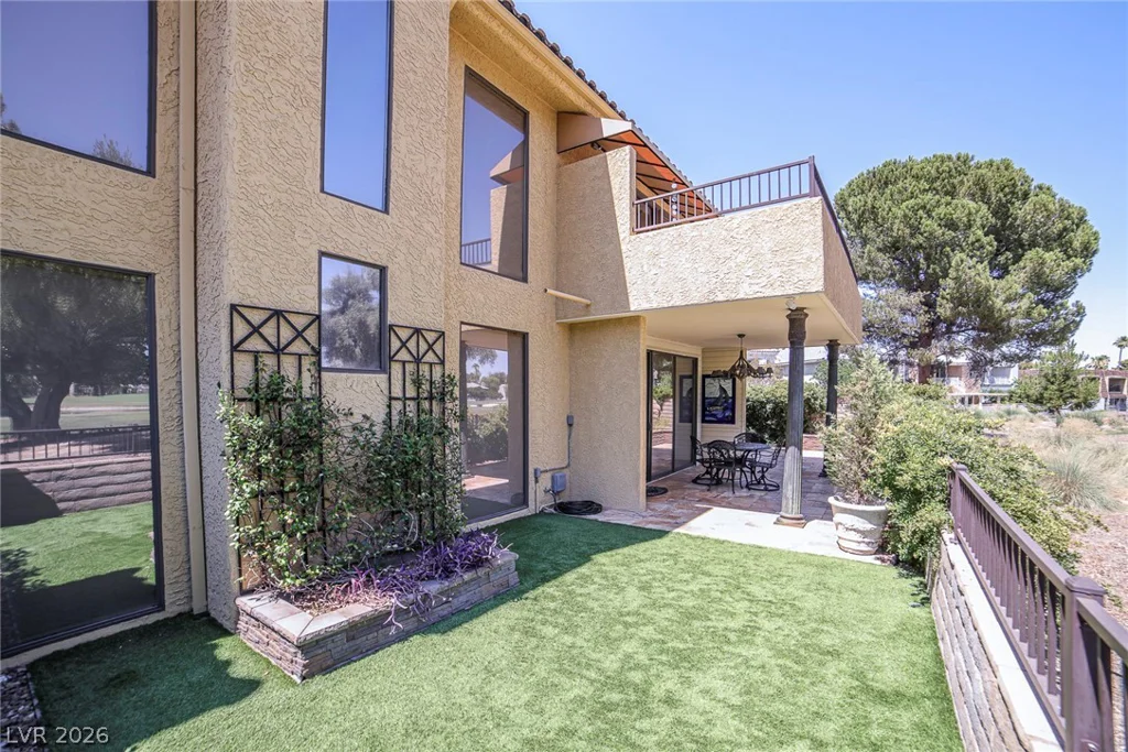 2863 Queens Courtyard, Las Vegas, NV 89109