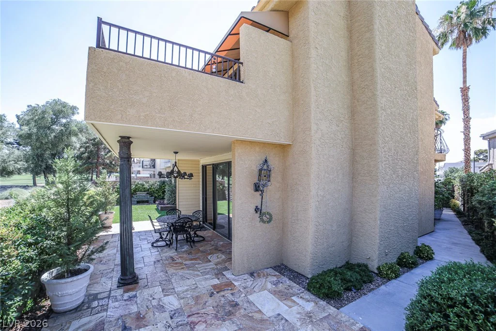 2863 Queens Courtyard, Las Vegas, NV 89109