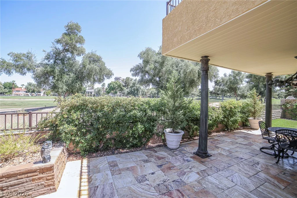 2863 Queens Courtyard, Las Vegas, NV 89109