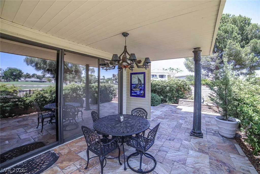 2863 Queens Courtyard, Las Vegas, NV 89109