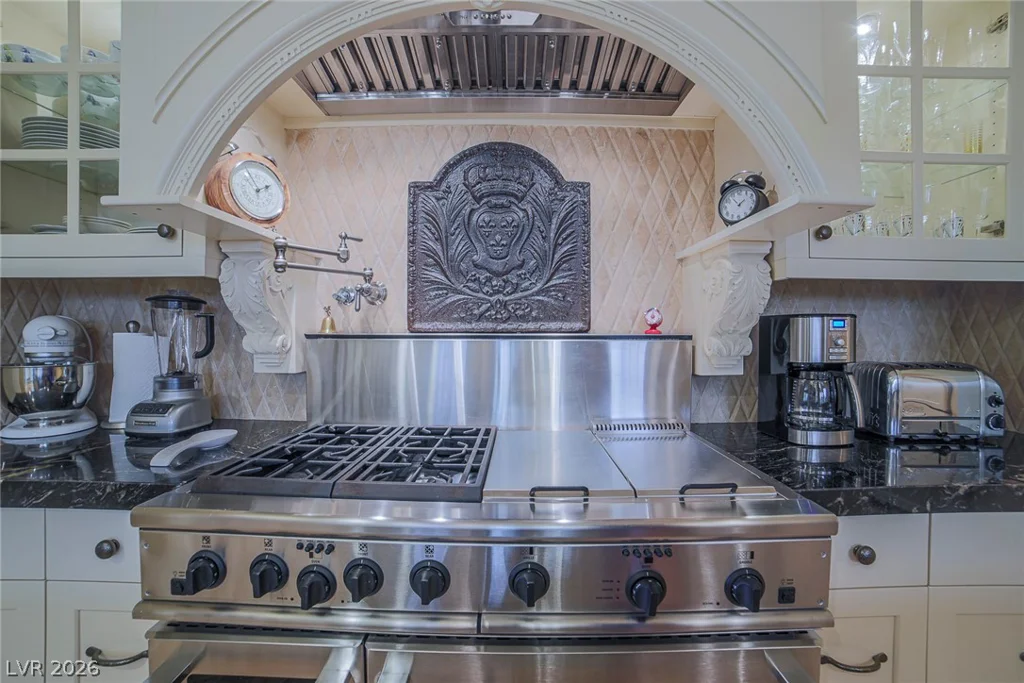2863 Queens Courtyard, Las Vegas, NV 89109