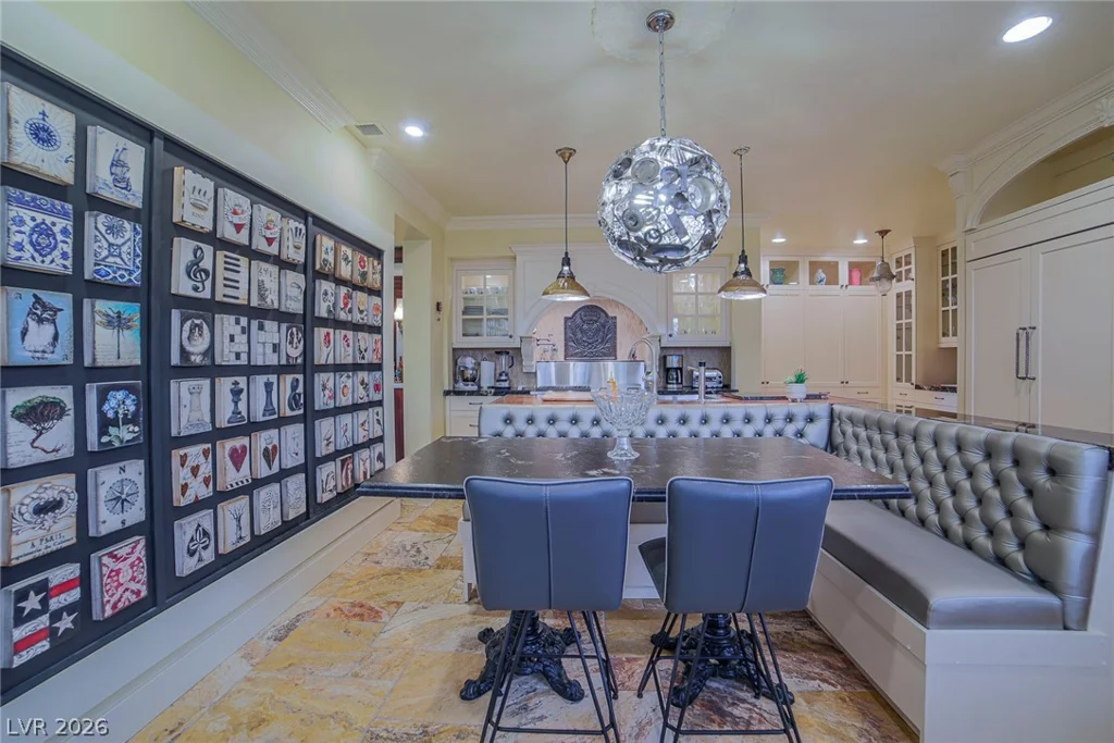 2863 Queens Courtyard, Las Vegas, NV 89109