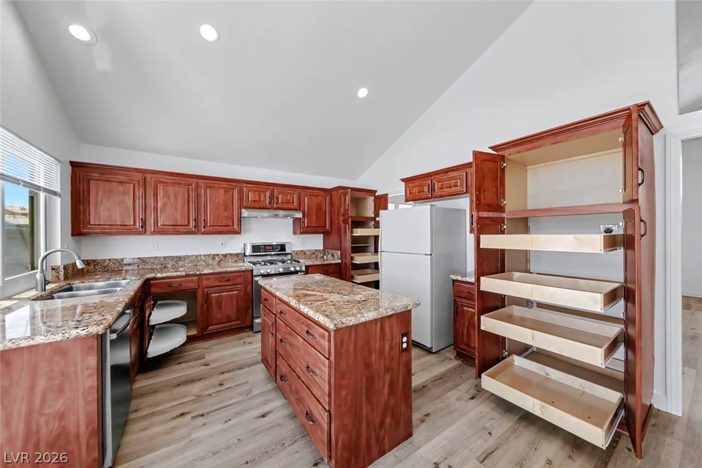 757 Canyon Crest, Las Vegas, NV 89123