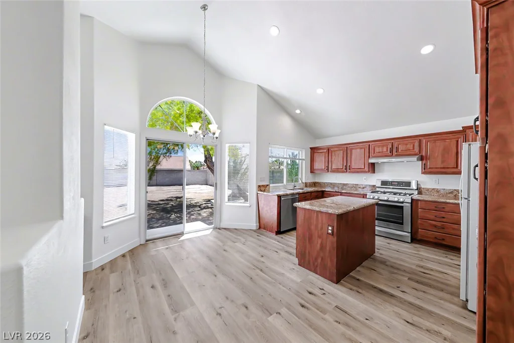 757 Canyon Crest, Las Vegas, NV 89123