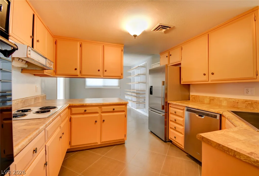 108 Hollyhock, Las Vegas, NV 89107