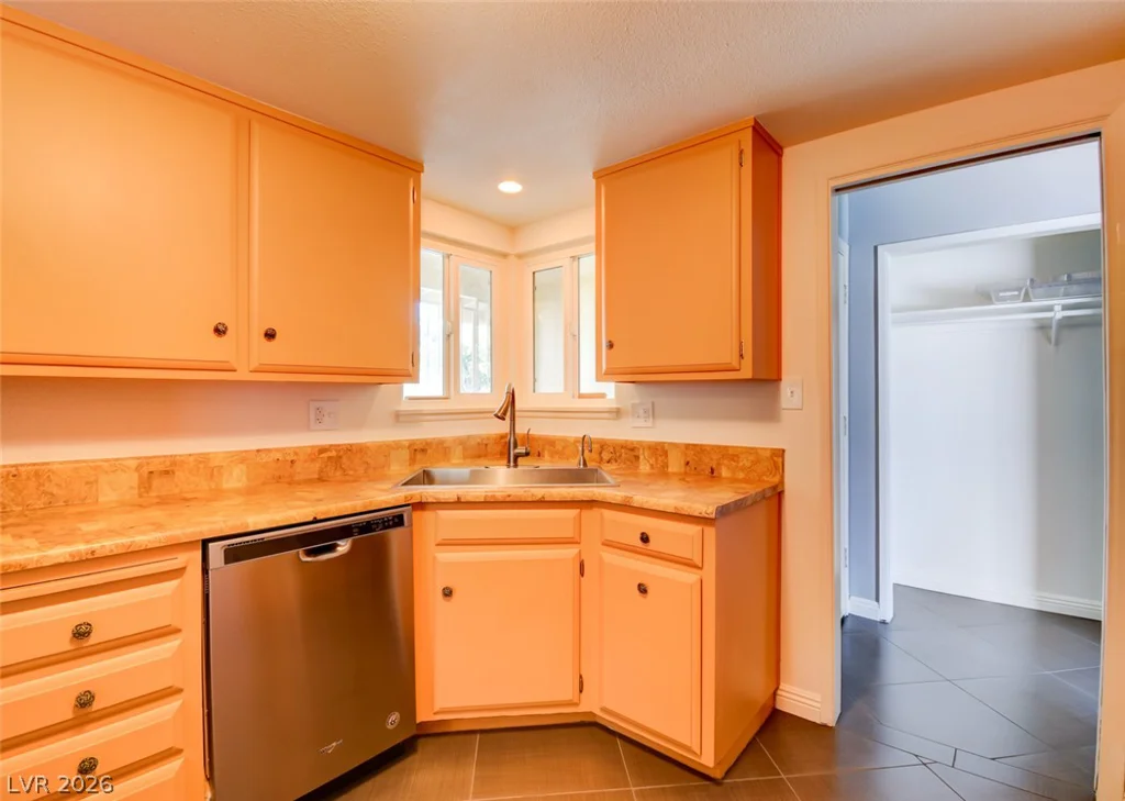 108 Hollyhock, Las Vegas, NV 89107