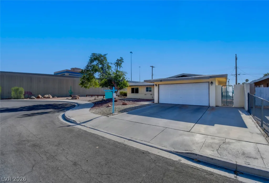 108 Hollyhock, Las Vegas, NV 89107